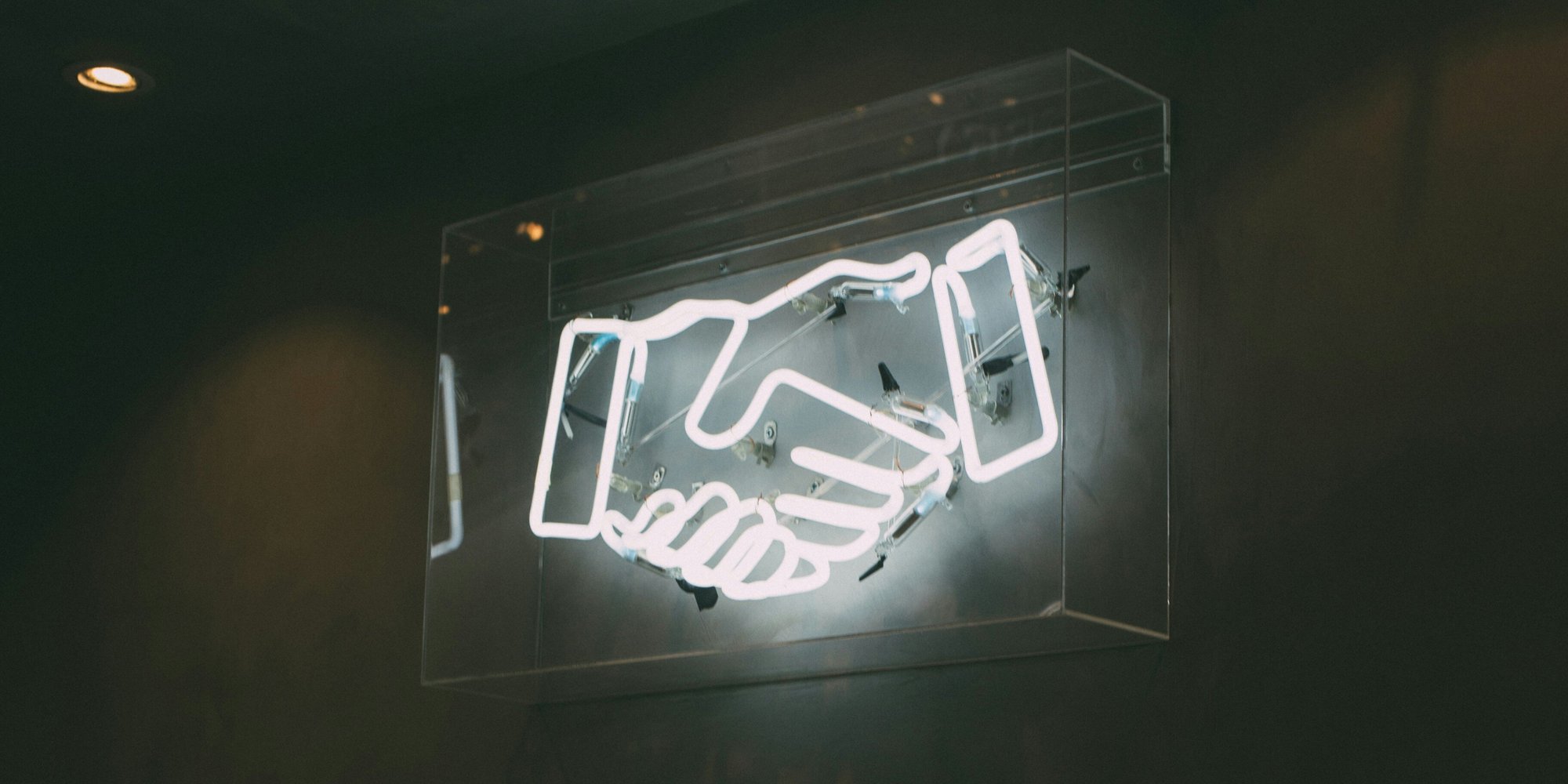 charlesdeluvio-AT5vuPoi8vc-unsplash-1